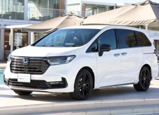 Large Honda Odyssey MPV goes unnoticed upon arrival