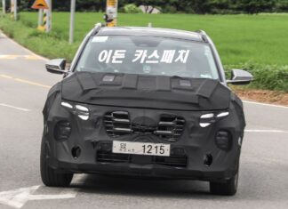 Hyundai Tucson Facelift revealed, interior offers multiple enhancements.