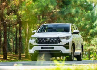 Toyota Innova Cross makes its debut in the Vietnamese market this afternoon.