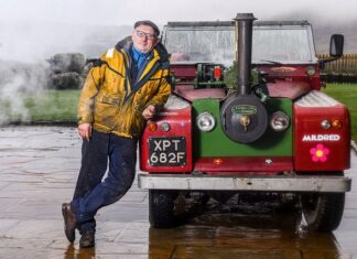 Nostalgic Land Rover: Heart of a Steam Engine, Appearance “Terrifying” but Astonishingly Slower than a Bicycle