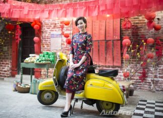 Truong Tung Lan showcases her timeless beauty with a classic Vespa