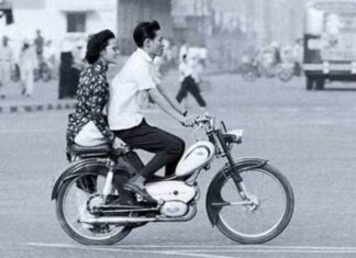 Party enthusiasts in historic Saigon: Indulging in a classic Sachs Goebel ride