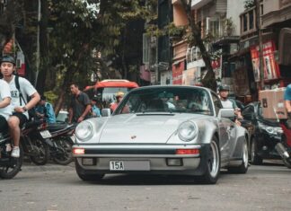 Million-dollar Porsche duo entices Vietnamese tycoons for Tet: Features once-forbidden model in Japan and the US