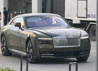 Rolls-Royce Spectre sighted in Hanoi: starts at 18 billion VND, offers 530 km per charge.