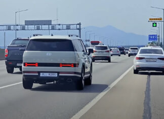 Hyundai Santa Fe 2024 Shines Brightly on the Streets from Up Close