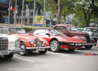 Discover the intricacies of rare Ferrari supercars and a one-of-a-kind vintage car collection in Hanoi