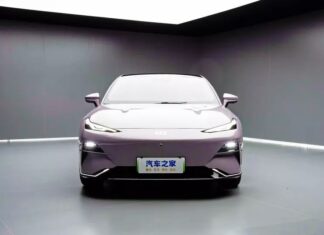 Geely Galaxy E8: Budget-friendly Gaming Display Outperforms Hyundai Elantra in Vietnam