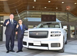 Toyota Century unveils its first-ever open-top luxury SUV!
