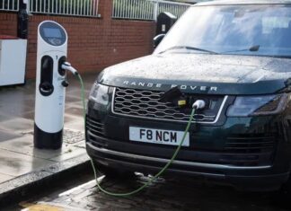 Range Rover Electric receives a storm of preorders despite not being launched