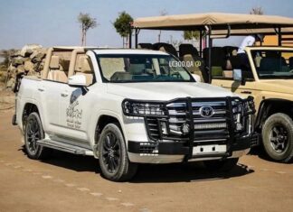 Toyota Land Cruiser 300 Series Convertible: The Ultimate Ride for Desert Excursions