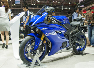 Yamaha YZF-R6 2017 vs. Honda CBR650R 2019: Which Sportbike Should You Pick?