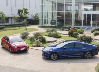 Hyundai Elantra and the C-segment sedan lineup race for end-of-year discounts