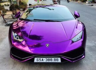 Power Couple in Can Tho specializes in trading 2-stroke motorcycles, repainting Lamborghini Huracan with lucky number plate 888.