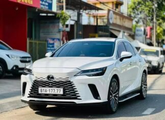 Someone asked to buy for 350 million VND but refused, the billionaire revealed the license plate number 81A-177.77 for the Lexus RX350 car purchased as a gift for his wife.