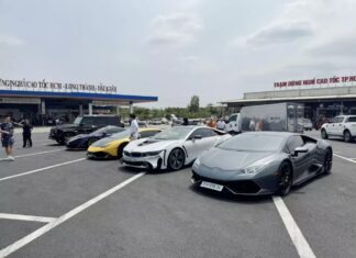 Super Car Convoy Racing from Saigon to Da Lat, Dung “2 Stroke”s team in Can Tho stands out with vibrant purple color and massive license plate