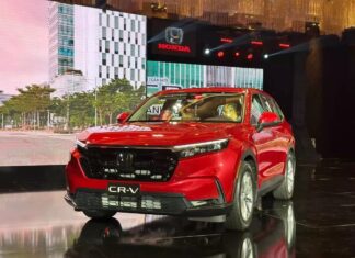 Get up to 141 million VND off on the Honda CR-V in March to clear inventory.