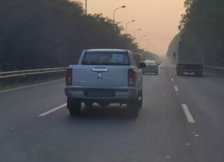 Mitsubishi Triton 2024 surprises with test run on Vietnamese streets, release date may be not far away