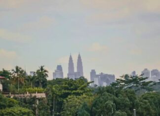 “Land Rover Defender 75th Limited Edition Brave Malaysian Heat, Driven by Binh Duong Adventurer”