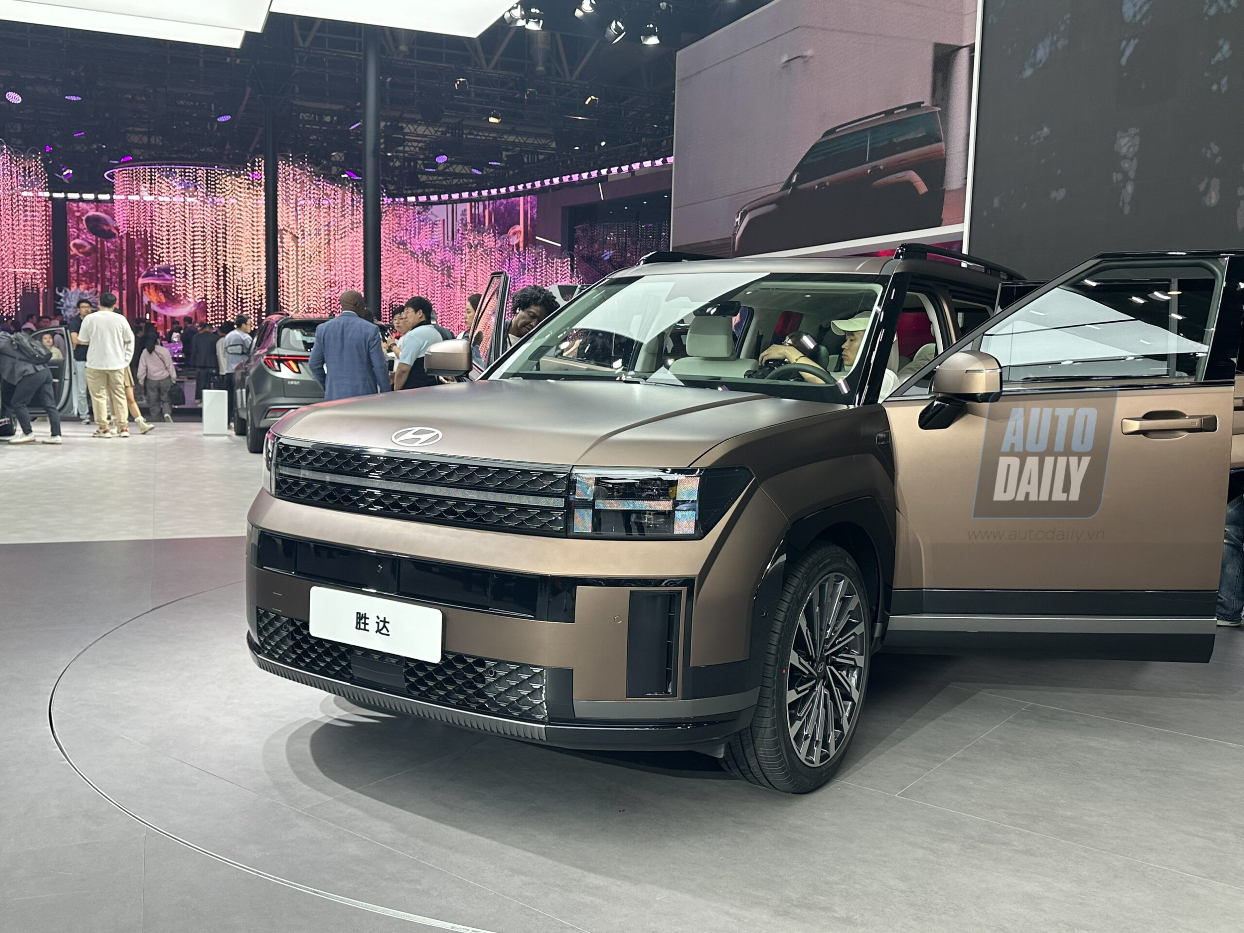 Close look at the new 2024 Hyundai Santa Fe in China, awaiting arrival ...