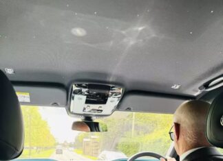 Car owned by businessman Minh Nhua remains unregistered despite purchase