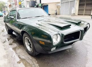 The Ultimate Pontiac Firebird: A Rare Beast with a Roaring 330-hp, 6.6L V8 Engine