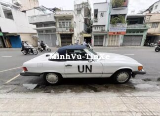 Mercedes-Benz 560SL Ultra-Rare Classic: A $90,000 Beauty Owned by Vietnamese Celebrity Vu Chi. Just One More, the 230SL, to Complete the Collection.