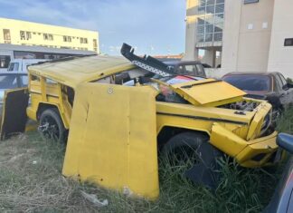 “Mercedes-Benz G63 AMG Destroyed in Quang Binh: From Hand-Cranked Windows to an Unusual Gear Stick, a World Away from the Genuine Article”