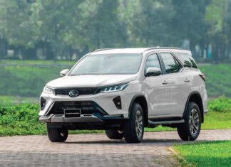 The Mid-Size SUV Showdown: Ford Everest Sales Slump as Hyundai Santa Fe Makes a Comeback