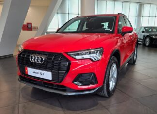 The Audi Q3 Black Edition: A Luxurious and Powerful SUV Now Available at an Attractive Price of 1.8 Billion VND.