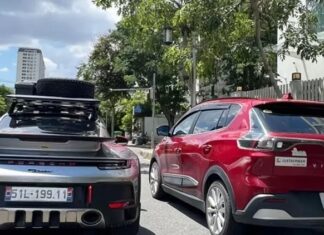 The Ultimate Electric Duo: VinFast VF e34 and Porsche 911 Dakar’s Serendipitous Sibling Connection.