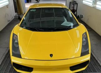 “Classic Lamborghini Gallardo Revived: A Month-Long Restoration Journey”