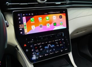 Will Carmakers Lose Customers by Turning Their Backs on Apple Carplay and Android Auto?