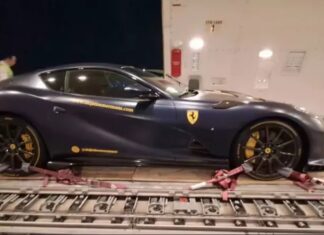 The Prancing Horse’s Latest: A First Look at the Limited-Edition Ferrari 812 Competizione in Vietnam, a Near 15 Billion VND Price Tag Even Before Taxes
