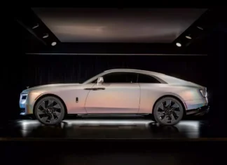 The Ultimate Luxury Purchase: A Rolls-Royce Spectre, Just Like Minh “Nhựa” but with a Unique Holographic Paint Job