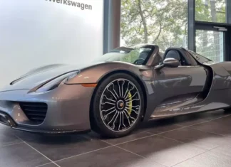 The First 911 Dakar Owner in Vietnam Wants the Latest Porsche 918 Spyder, But Is Denied.
