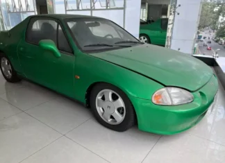 The Elusive Honda Civic CR-X del Sol: A One-Owner Story in Ho Chi Minh City.