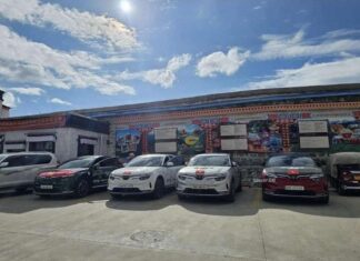 VinFast VF 8 Conquers Tibet: ‘Proud to be the First Vietnamese Electric Car Convoy in China’