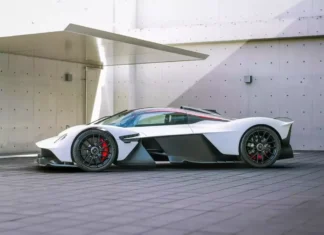 “Japanese Billionaire Flips Aston Martin Valkyrie After Just 109 km”