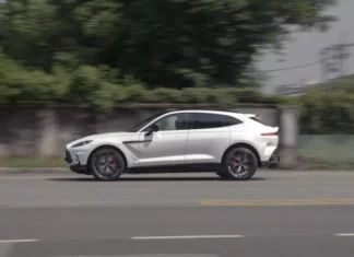 The One-of-a-Kind White Aston Martin DBX707 Finds its Owner Just in Time for the New Year, Sporting a Fitting License Plate Number