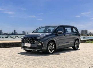 The Mid-Sized MPV Battle Heats Up: Custin vs Innova Cross