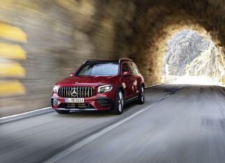 The Ultimate Driving Experience: Unveiling the Latest Innovations from Mercedes-Benz on their Virtual Showroom