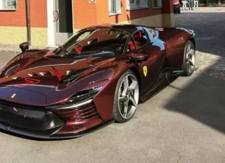Captivated by the Paintwork of this Ferrari Daytona SP3
