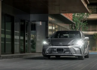 “Toyota Camry: Can It Maintain Segment Dominance at 1.22 Billion VND?”