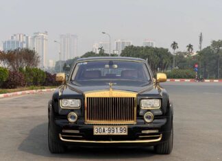 The Ultimate Luxury: A Golden Rolls-Royce Phantom Up for Grabs at a Whopping $390,000