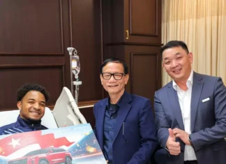 The Striking Striker, Nguyá»…n Xuân SÆ¡n, Receives an Exclusive Gift – the Jaecoo J7 PHEV, a Car Yet to be Released in Vietnam.