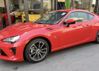 The Ultimate Speedster: Cường “Đô-la” and His Impulse Purchase of a Barely-Driven Toyota 86 Manual