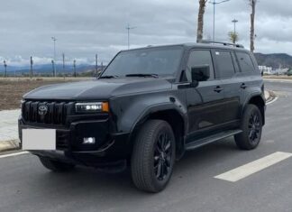Toyota Land Cruiser Prado 2024: A Sleek and Modern SUV with Just 2,000km on the Odometer, Now Available for 3.89 Billion VND.