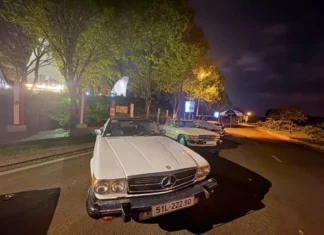 What’s So Special About the 2 Billion VND Mercedes-Benz 560 SL That’s Just Arrived in the Central Highlands?