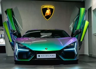 The Lamborghini Revuelto: A Stunning Showstopper with a Price Tag of Up to 2 Billion VND.