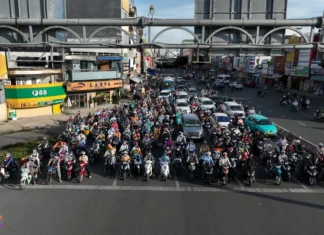 The Traffic Light Turns Red: Don’t Rush Off, or You Might Face a Hefty Fine